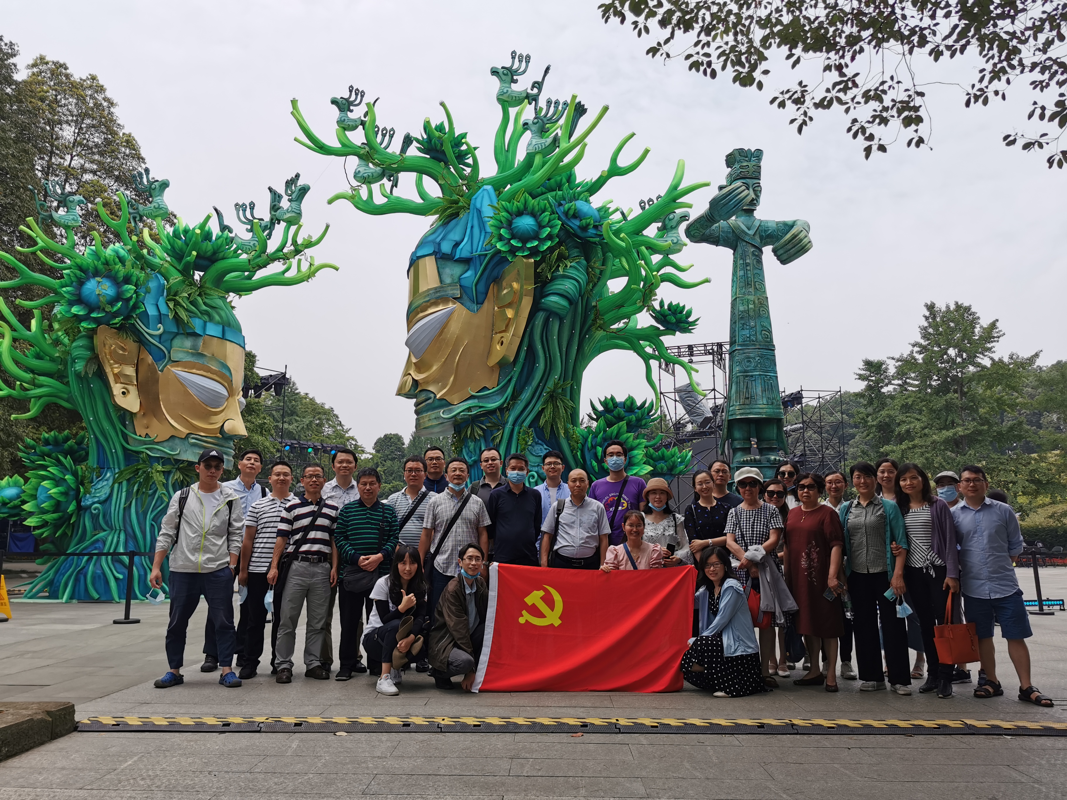 位於廣漢城西三星堆博物館,先後參觀了古城古國,玉器,冶煉,通天神樹